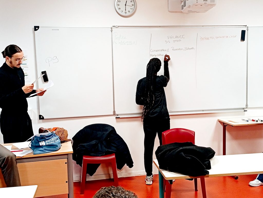 IMG_20251125_123143-1024x771 Le collège Louis Armand mobilisé contre les violences faites aux femmes