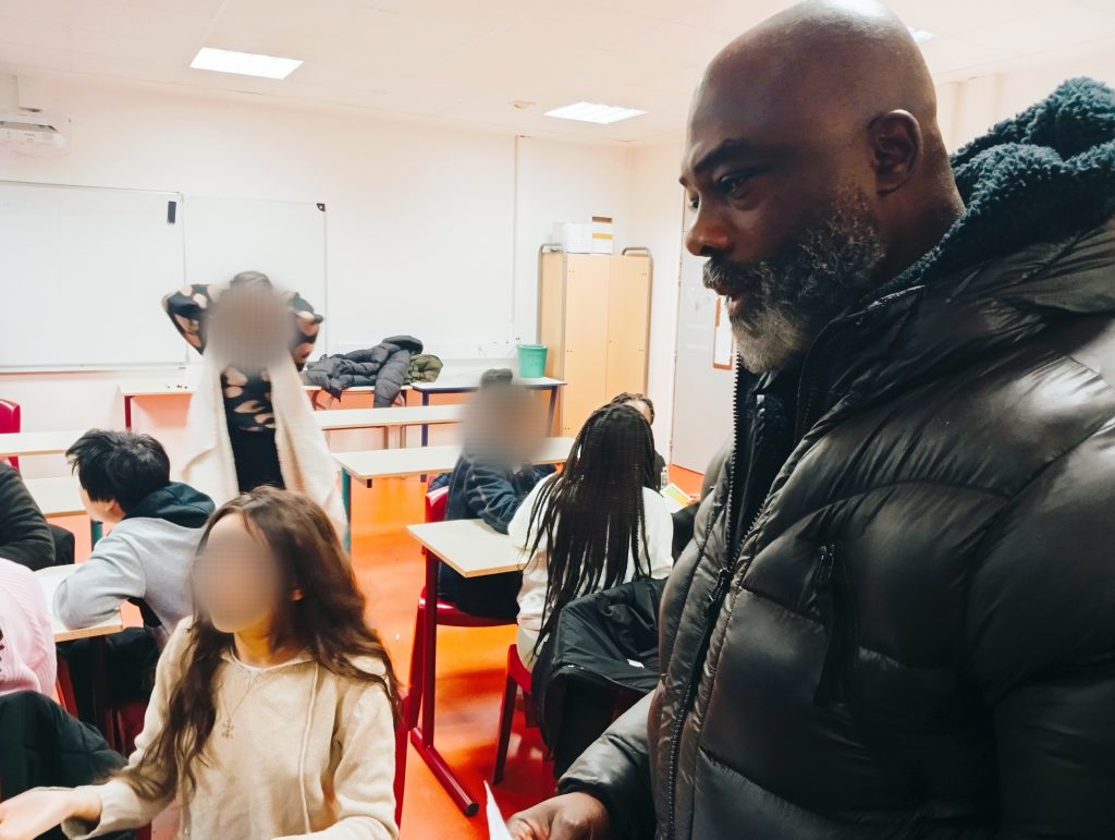 IMG_20251125_123950-1024x771 Le collège Louis Armand mobilisé contre les violences faites aux femmes