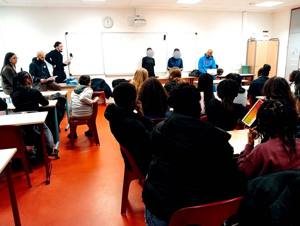 IMG_20251125_124050-1024x771 Le collège Louis Armand mobilisé contre les violences faites aux femmes