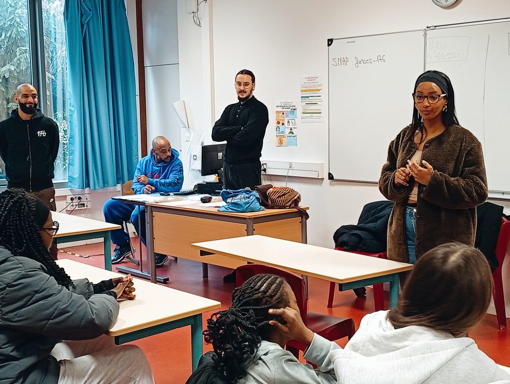 IMG_20251125_130927-1024x771 Le collège Louis Armand mobilisé contre les violences faites aux femmes