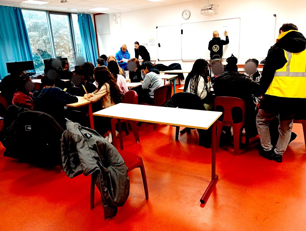 IMG_20251125_133113-1024x771 Le collège Louis Armand mobilisé contre les violences faites aux femmes