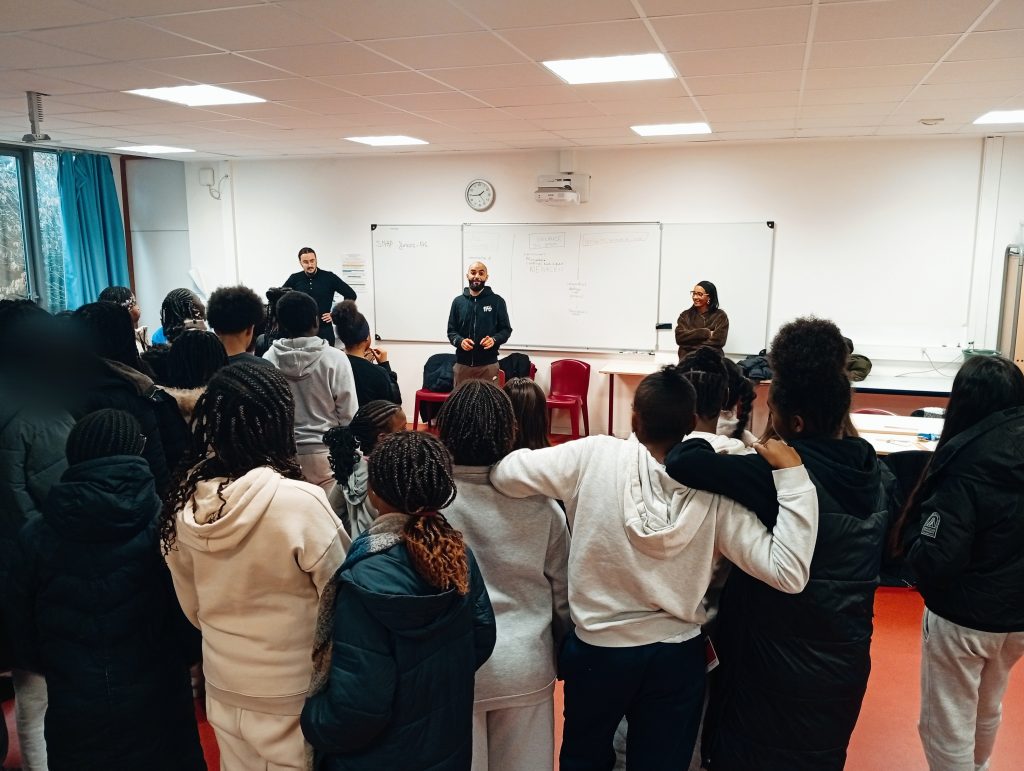 IMG_20251125_134738-1024x771 Le collège Louis Armand mobilisé contre les violences faites aux femmes